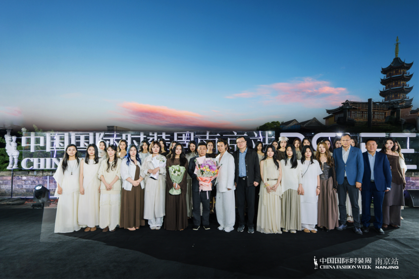 六百载城墙，二十一载本涩｜一场定义“松弛自在”的发布会圆满收官